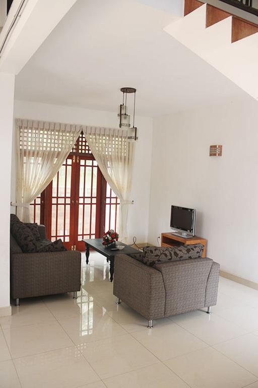Hotel Red Rose Negombo Værelse billede
