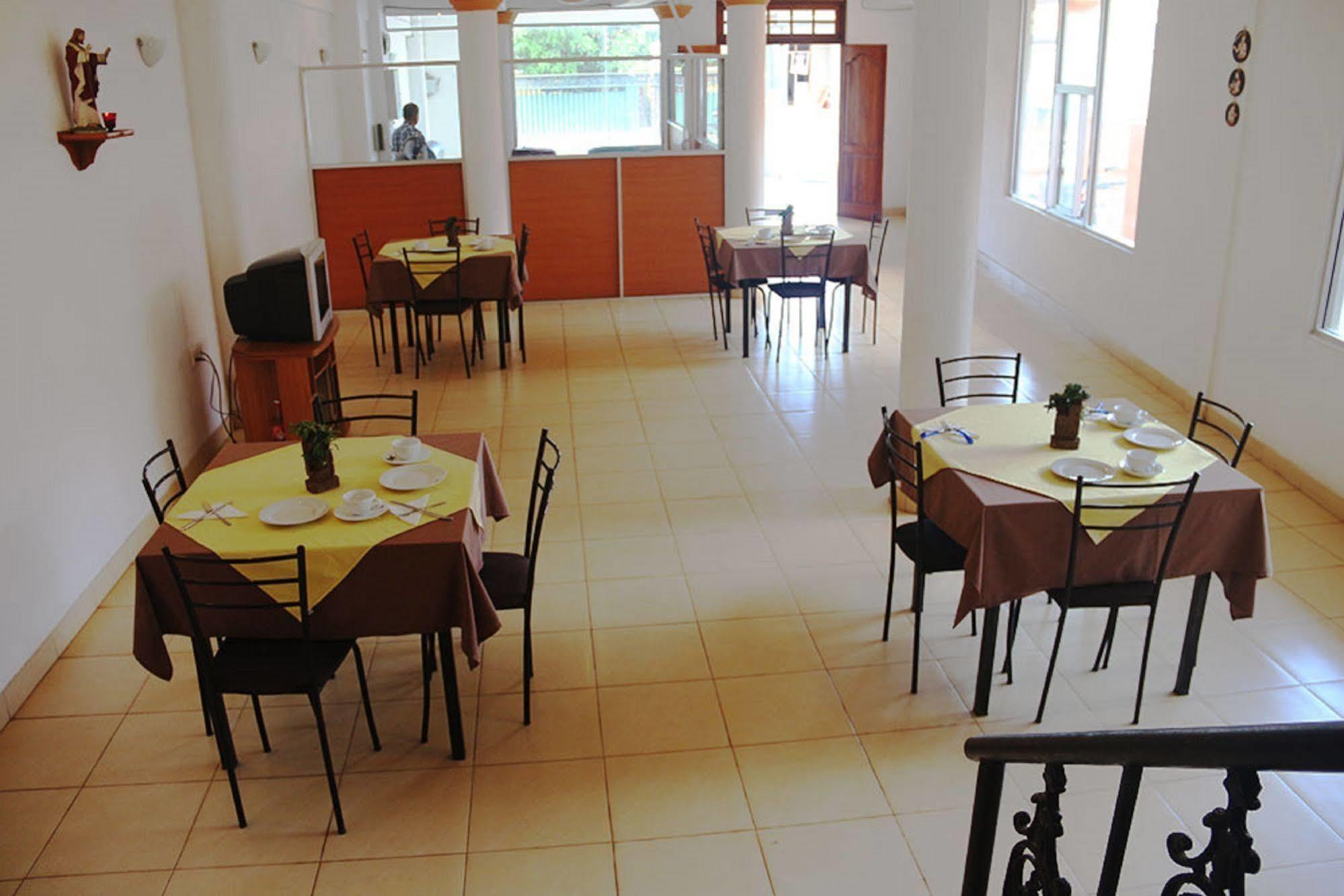Hotel Red Rose Negombo Eksteriør billede