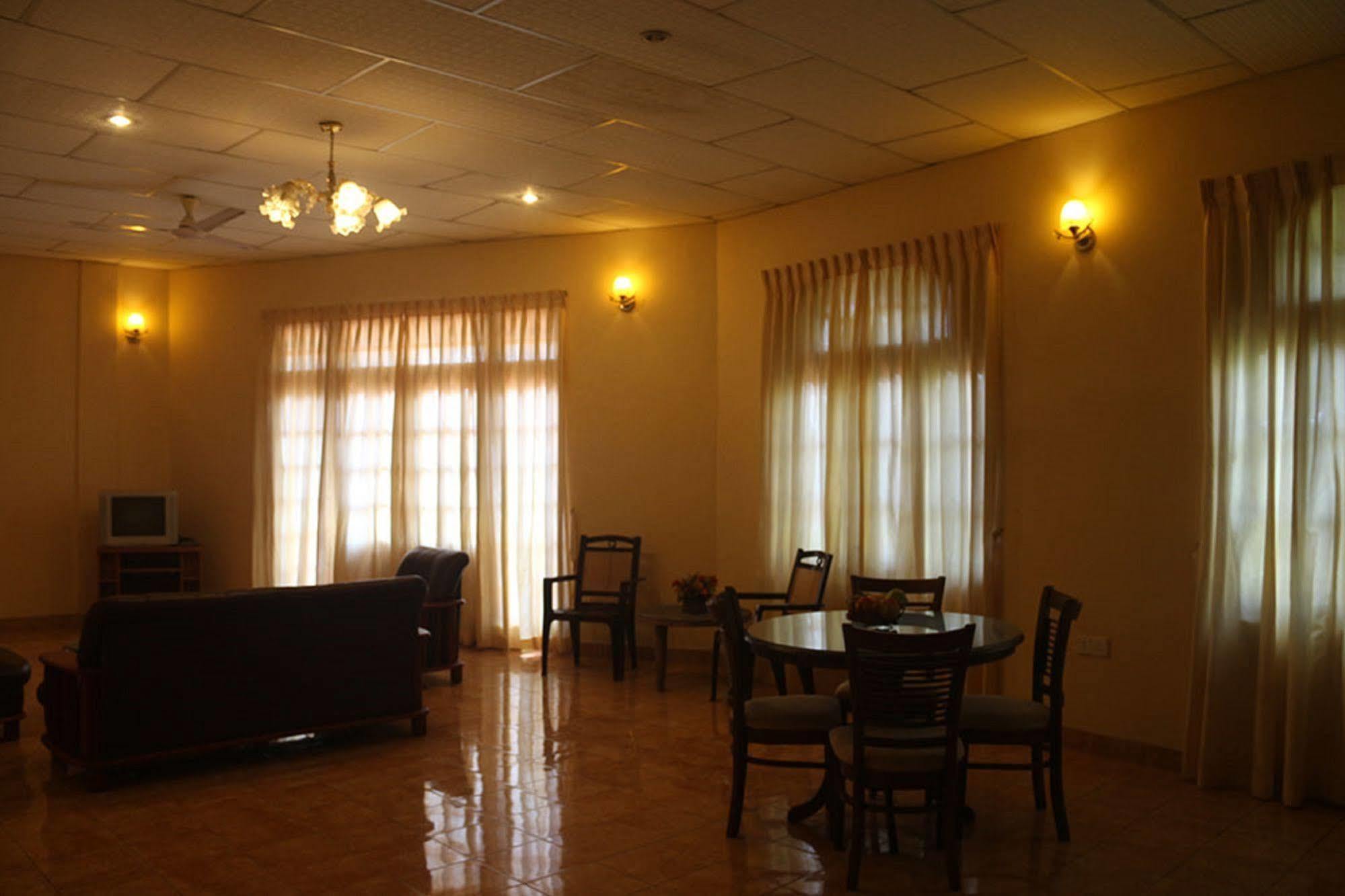 Hotel Red Rose Negombo Eksteriør billede