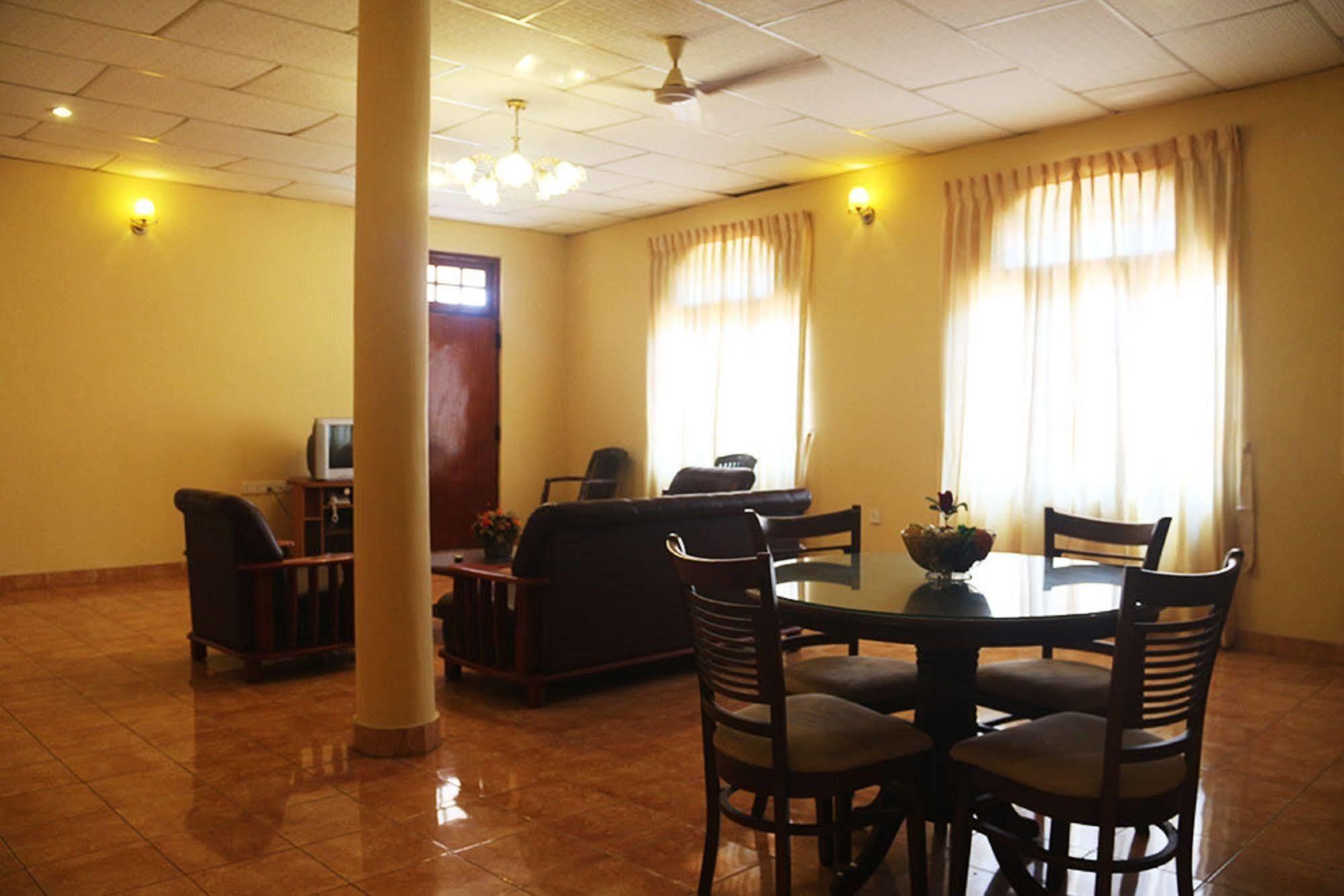 Hotel Red Rose Negombo Eksteriør billede