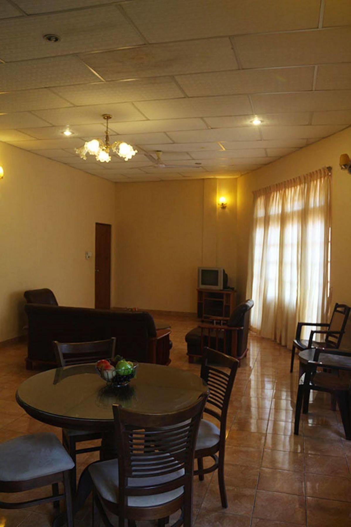 Hotel Red Rose Negombo Eksteriør billede