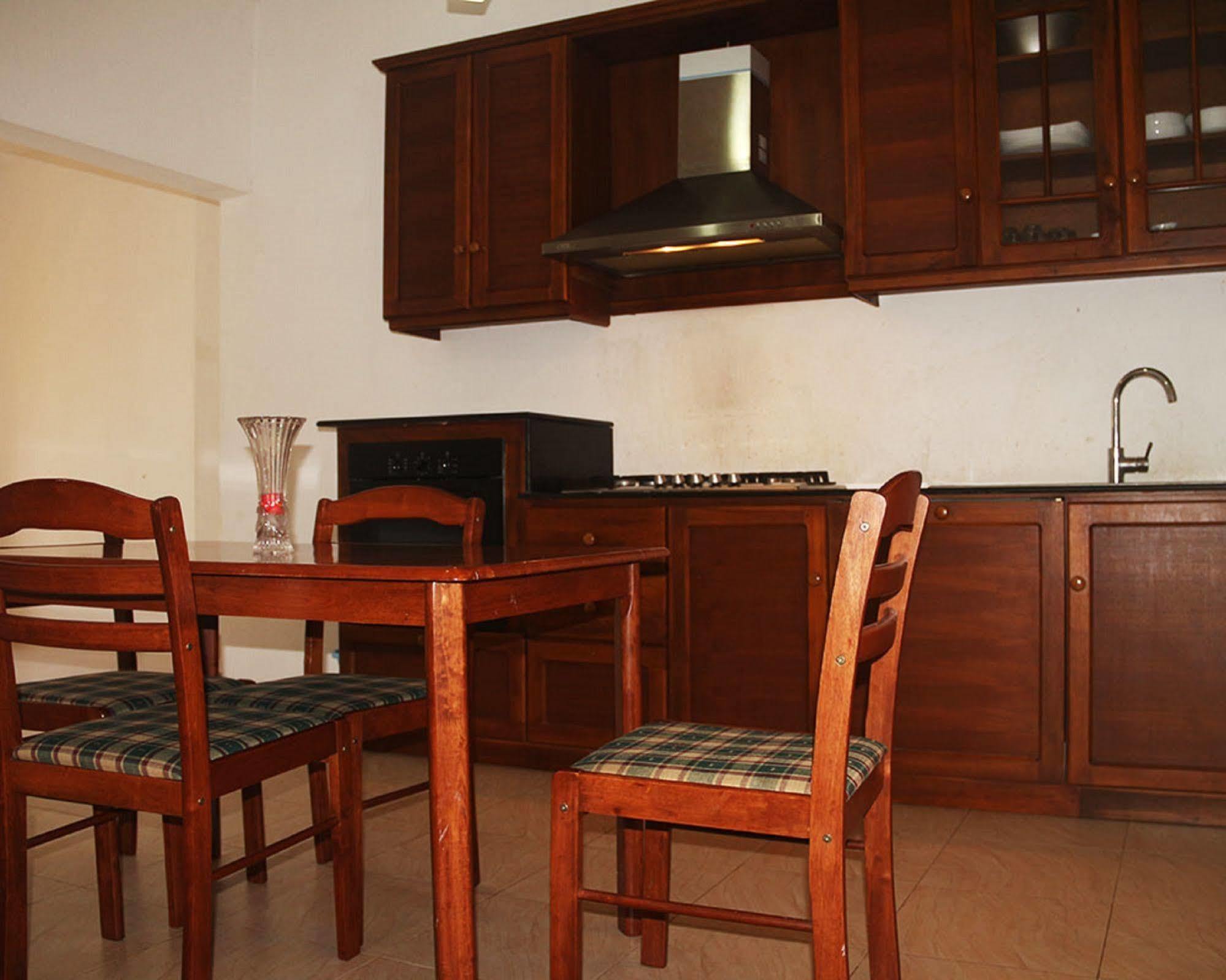 Hotel Red Rose Negombo Eksteriør billede