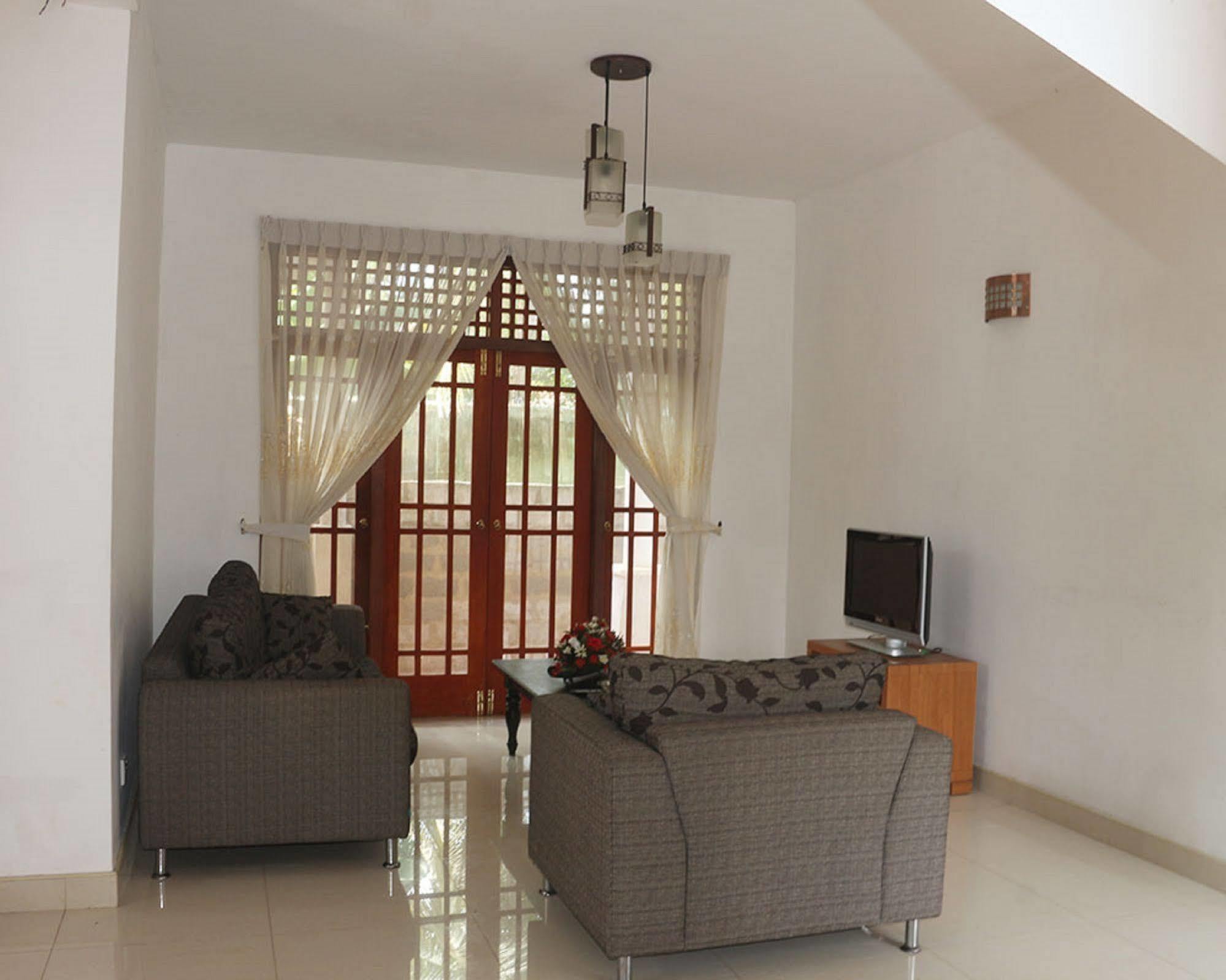 Hotel Red Rose Negombo Eksteriør billede