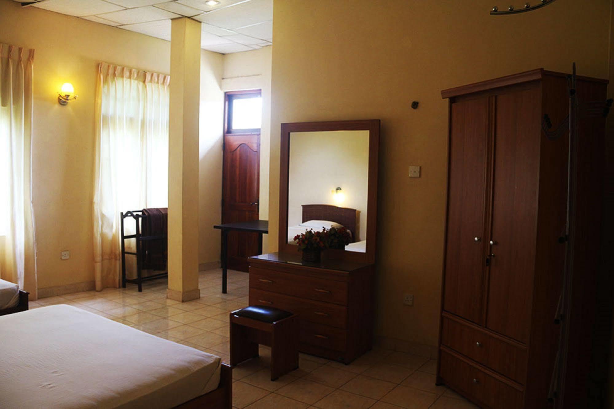 Hotel Red Rose Negombo Eksteriør billede